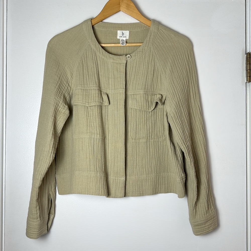 b new york Women's Green Cropped Button-Down Collarless Jacket Size Small